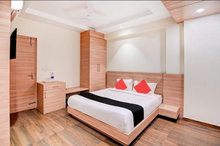 Triton Inn Lakhnaú Exteriér fotografie